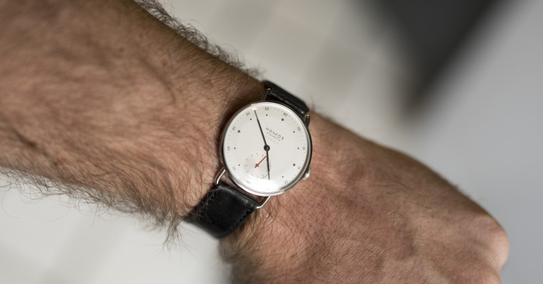 nomos glashutte metro neomatik